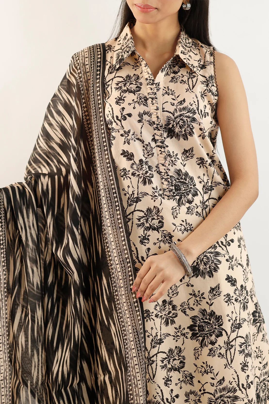 Saya Digital Printed Lawn 3 piece Unstitched Dress - U01-25033-02A