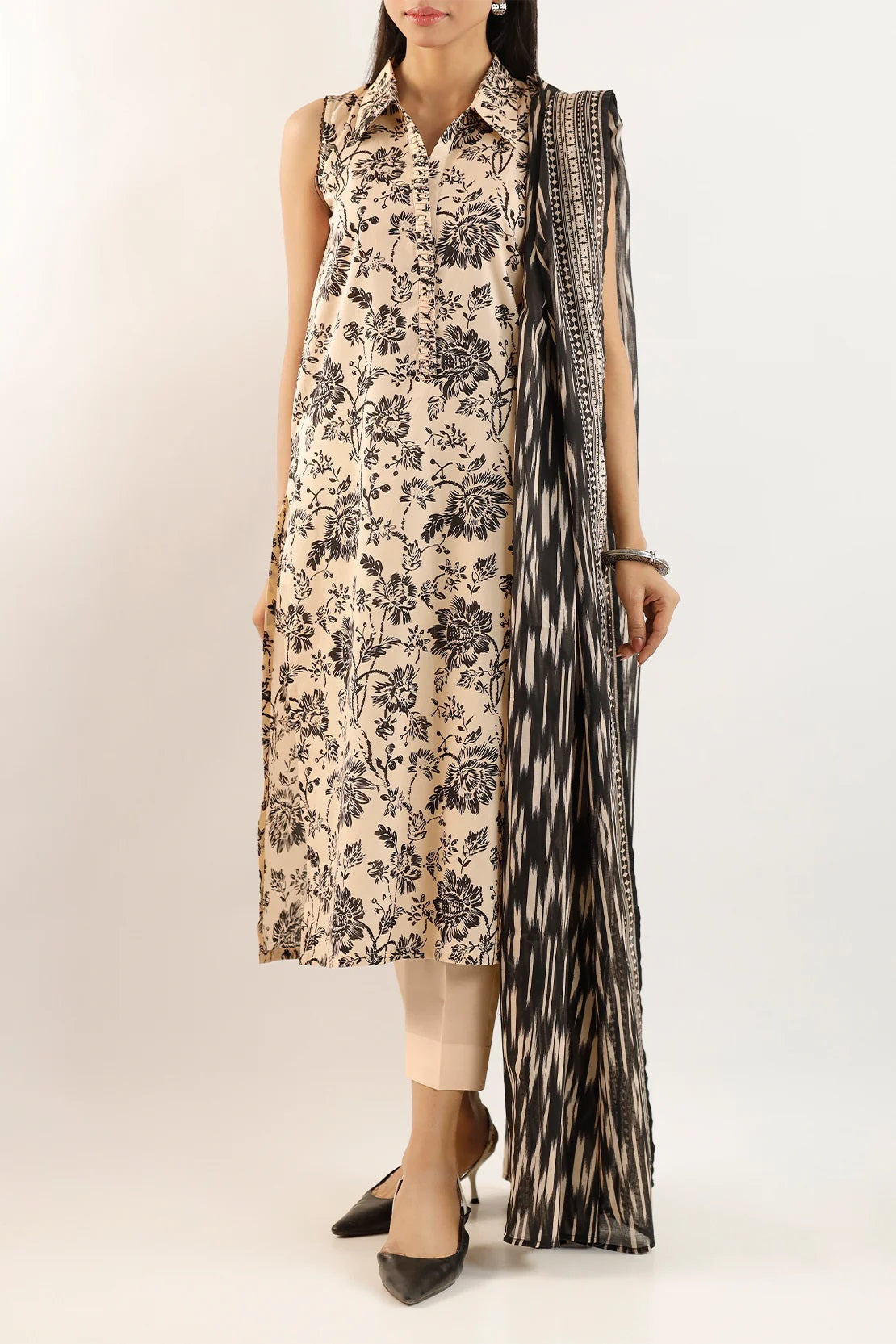 Saya Digital Printed Lawn 3 piece Unstitched Dress - U01-25033-02A