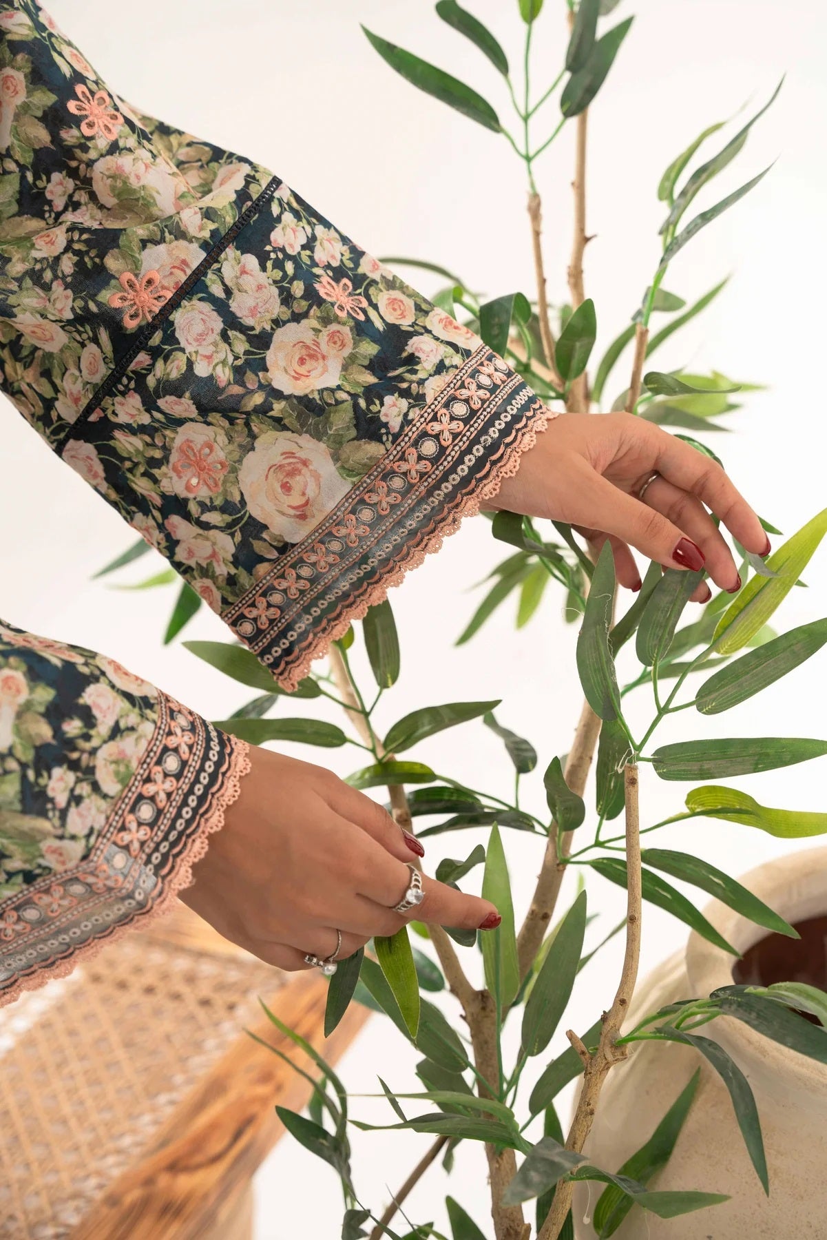 Sable Vogue Embroidered Lawn Suits Unstitched 3 Piece - SAL-04-23-V1