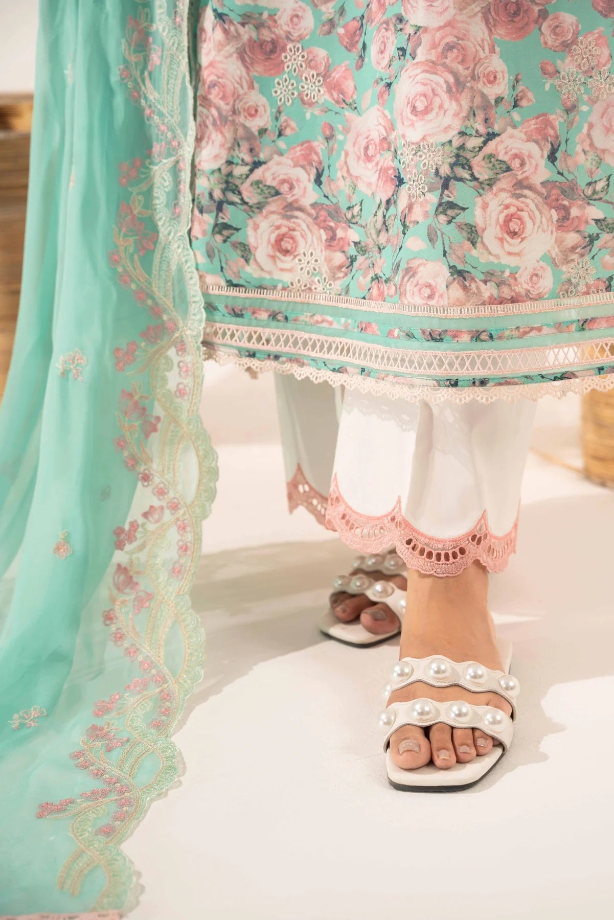 Sable Vogue Embroidered Lawn Suits Unstitched 3 Piece - SAL-05-23-V1