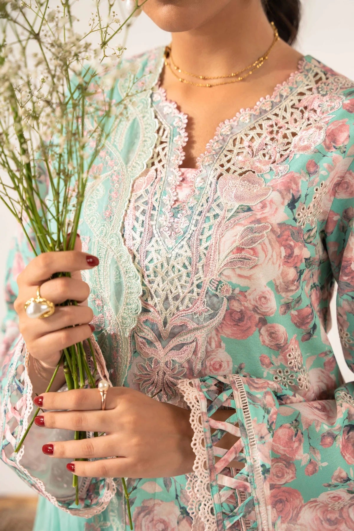 Sable Vogue Embroidered Lawn Suits Unstitched 3 Piece - SAL-05-23-V1