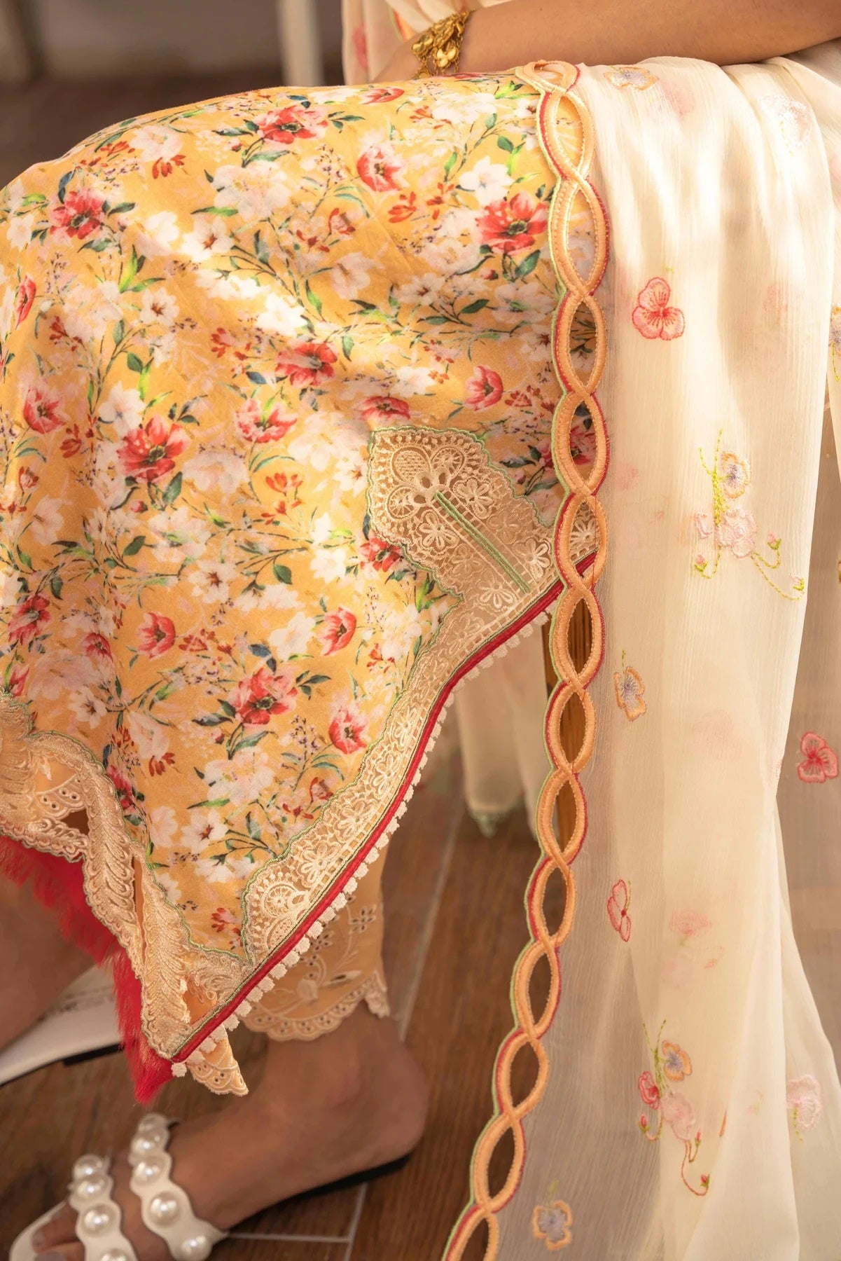 Sable Vogue Embroidered Lawn Suits Unstitched 3 Piece - SAL-06-23-V1