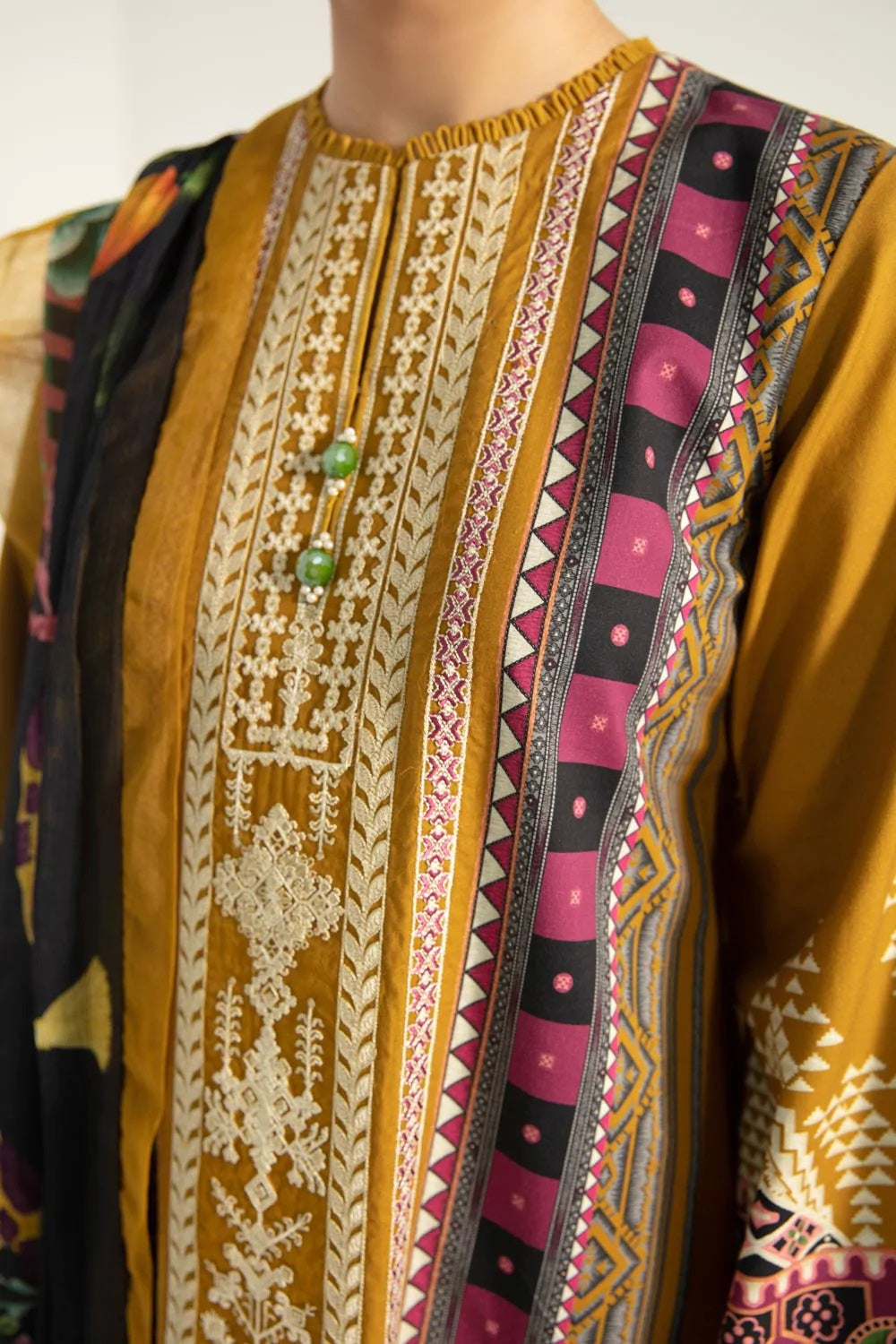 Sapphire Intermix Embroidered Cotton Unstitched 3 Piece Suit U3E-PP22V5-1