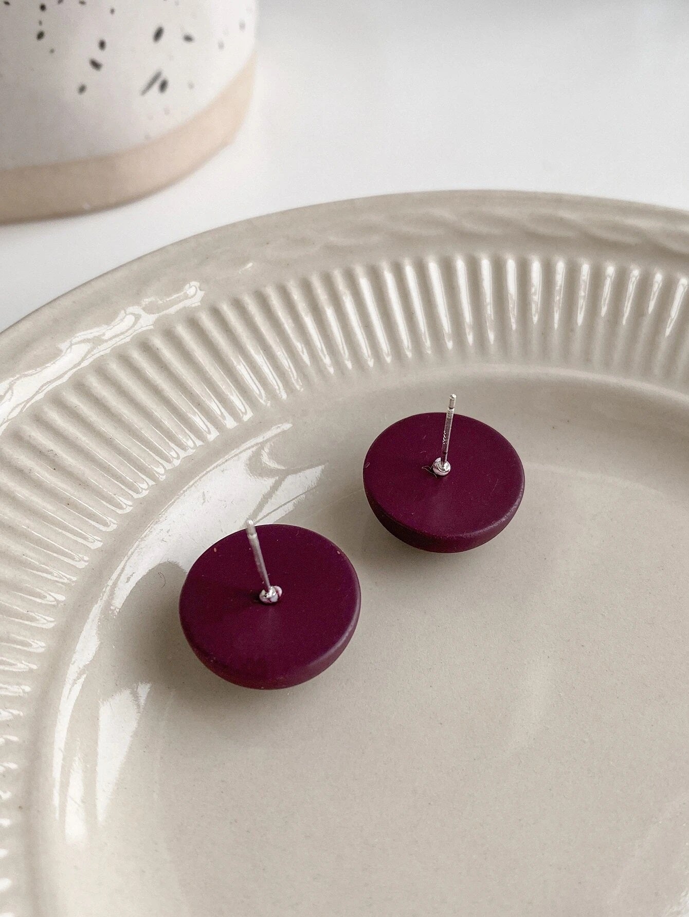 Round Stylish Stud Earrings - HDJ-130