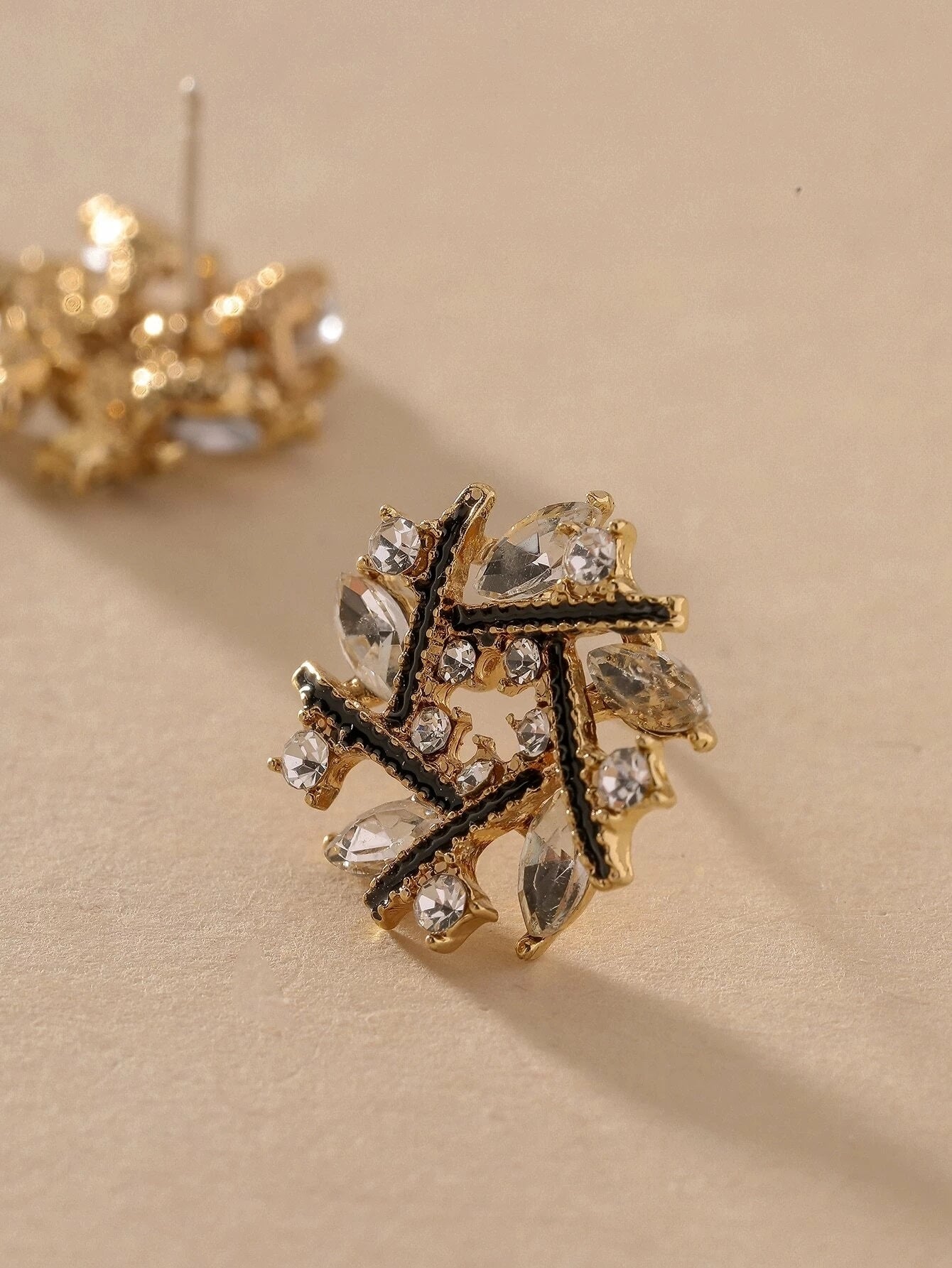 Rhinestone Stylish Stud Earrings - HDJ 137