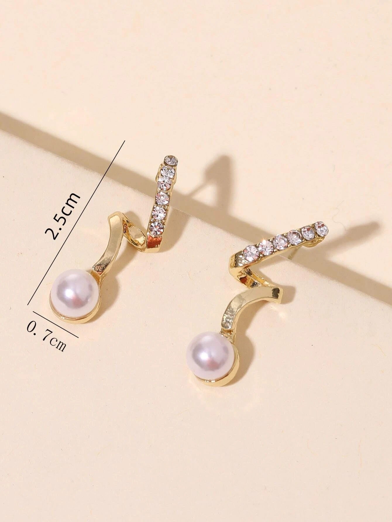 Rhinestone & Faux Pearl Decor Stud Earrings - HDJ 155