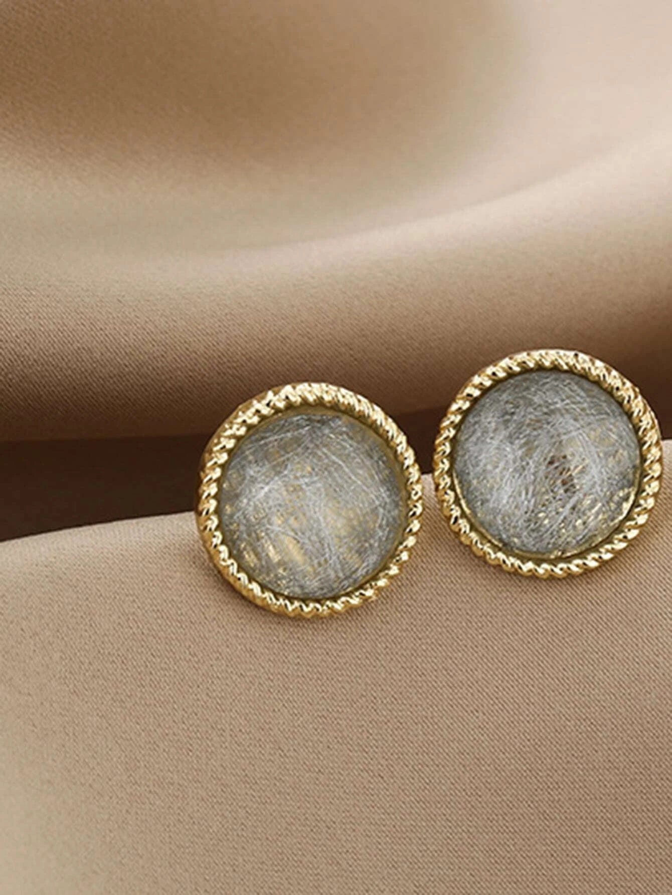 Round Stud Earrings - HDJ 194