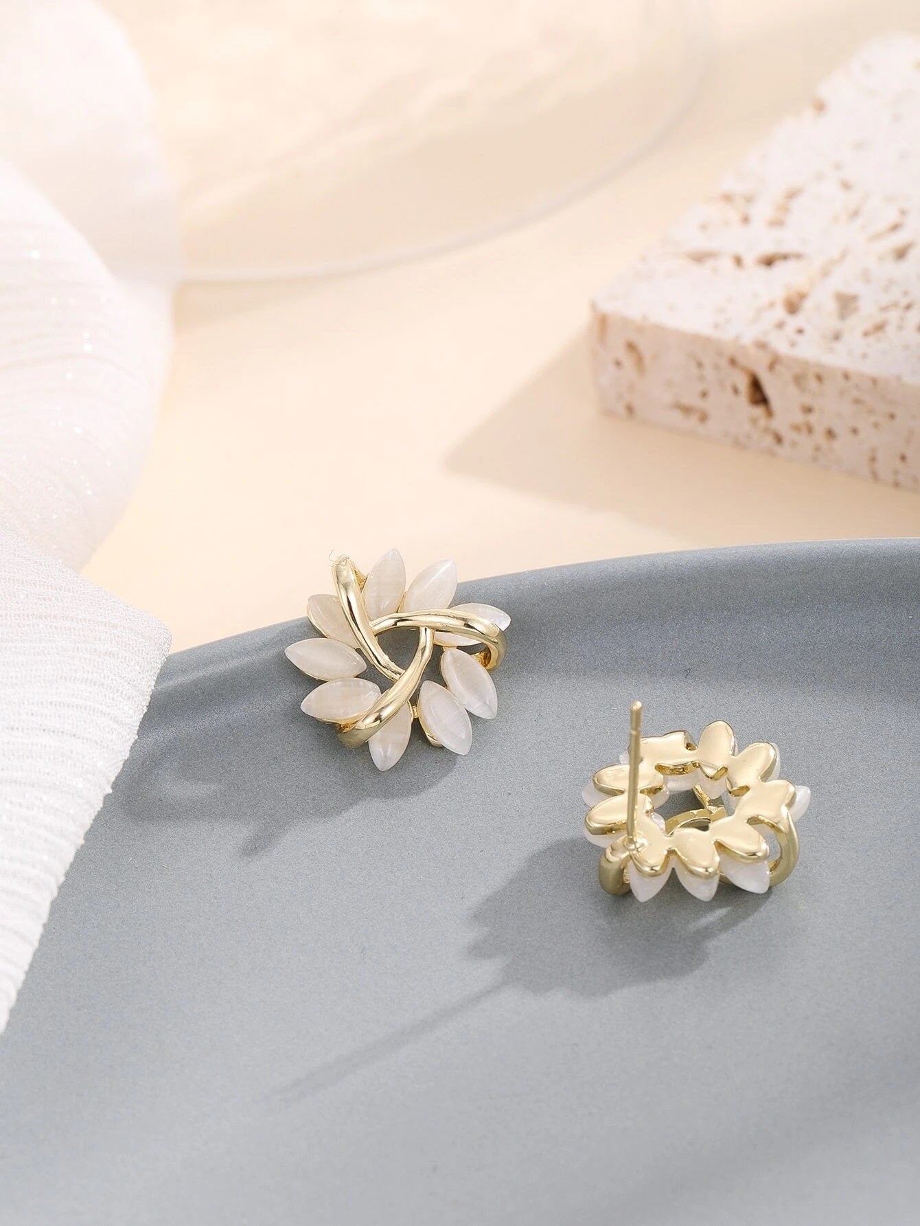 Zircon Decor Flower Stud Earrings - HDJ 200