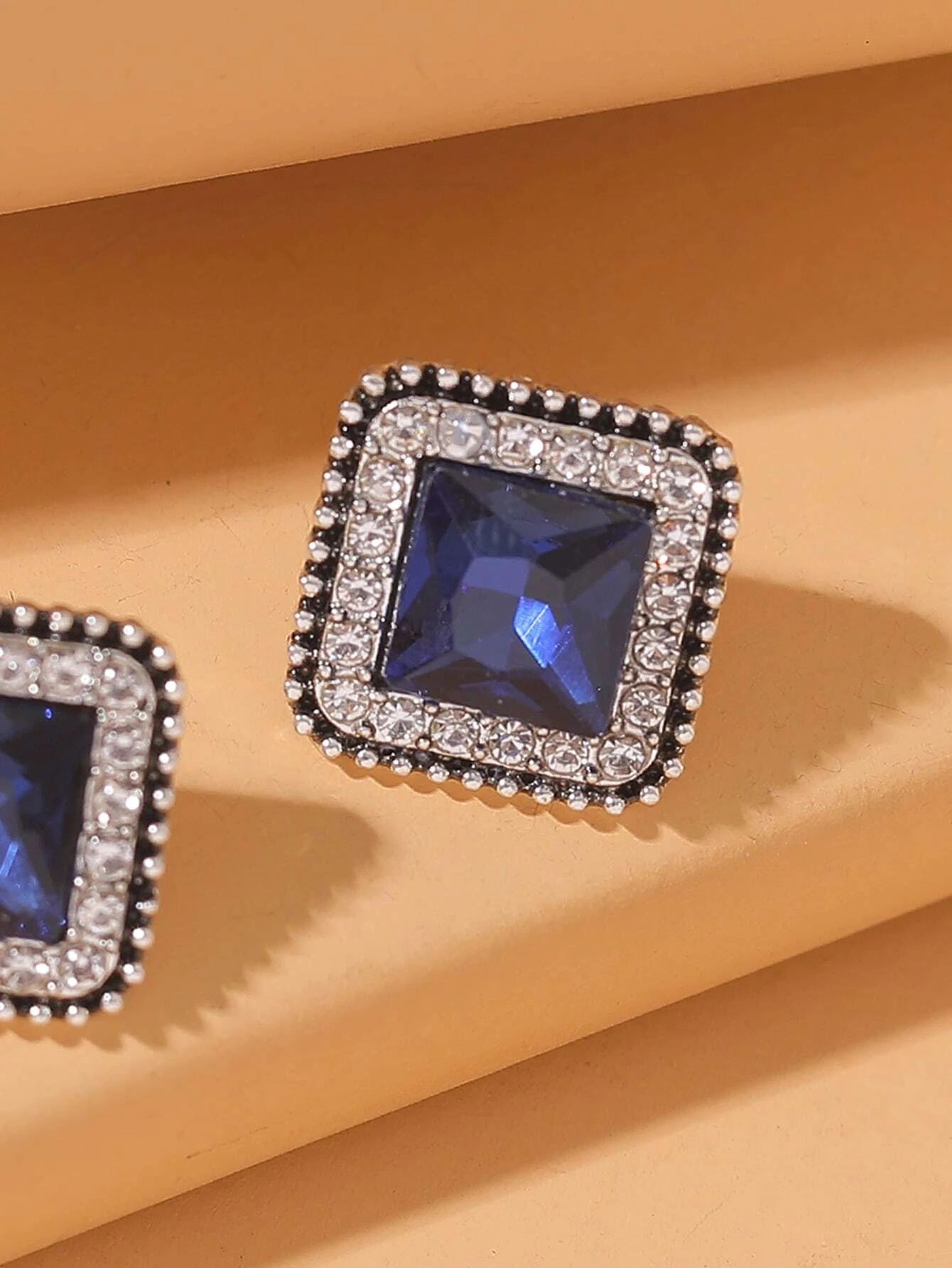 Rhinestone Decor Geometric Stud Earrings - HDJ 201