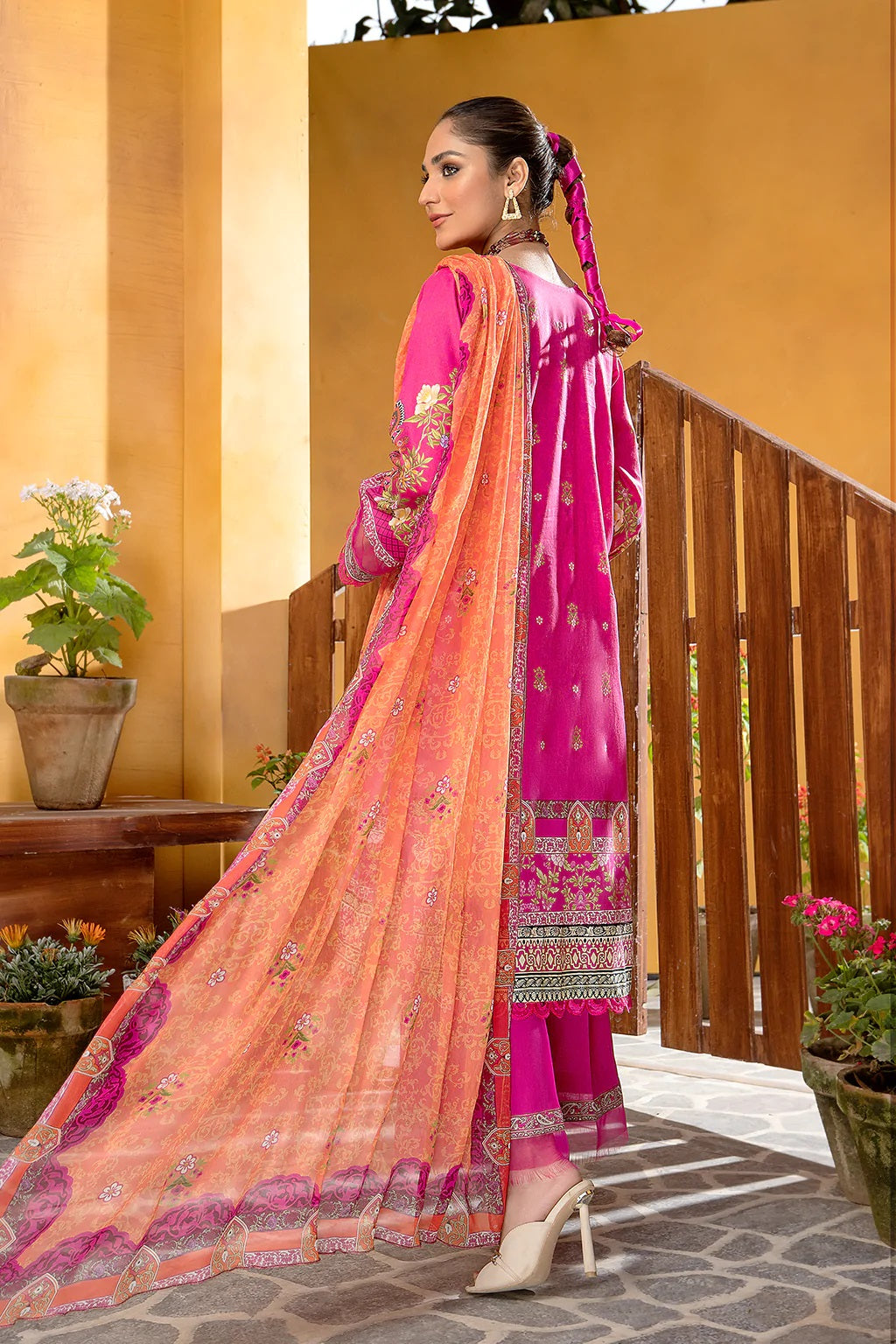 Jahanara Embroidered Lawn Suits Unstitched 3 Piece J16-07 Fuchsia