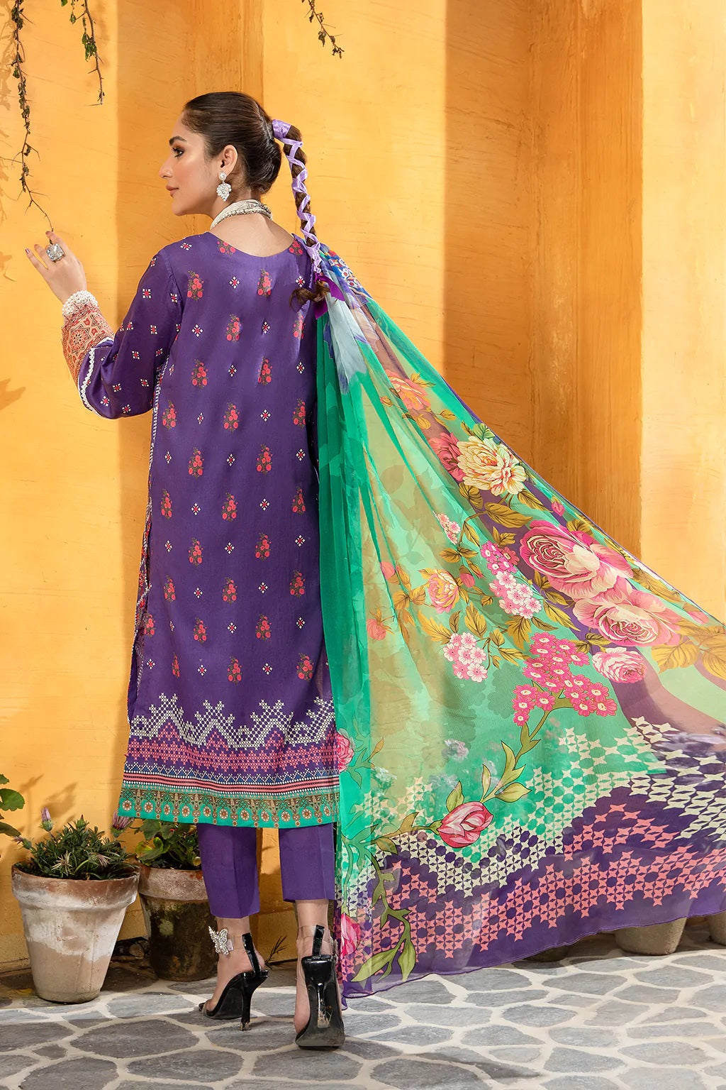 Jahanara Embroidered Lawn Suits Unstitched 3 Piece J16-09 Indigo
