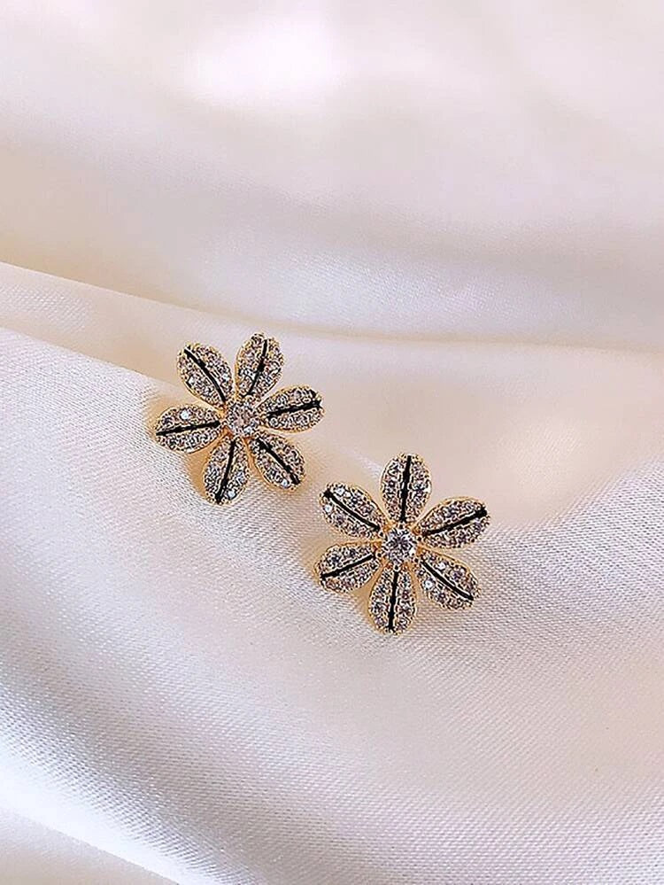 Flower Style Stud Earrings - HDJ 012