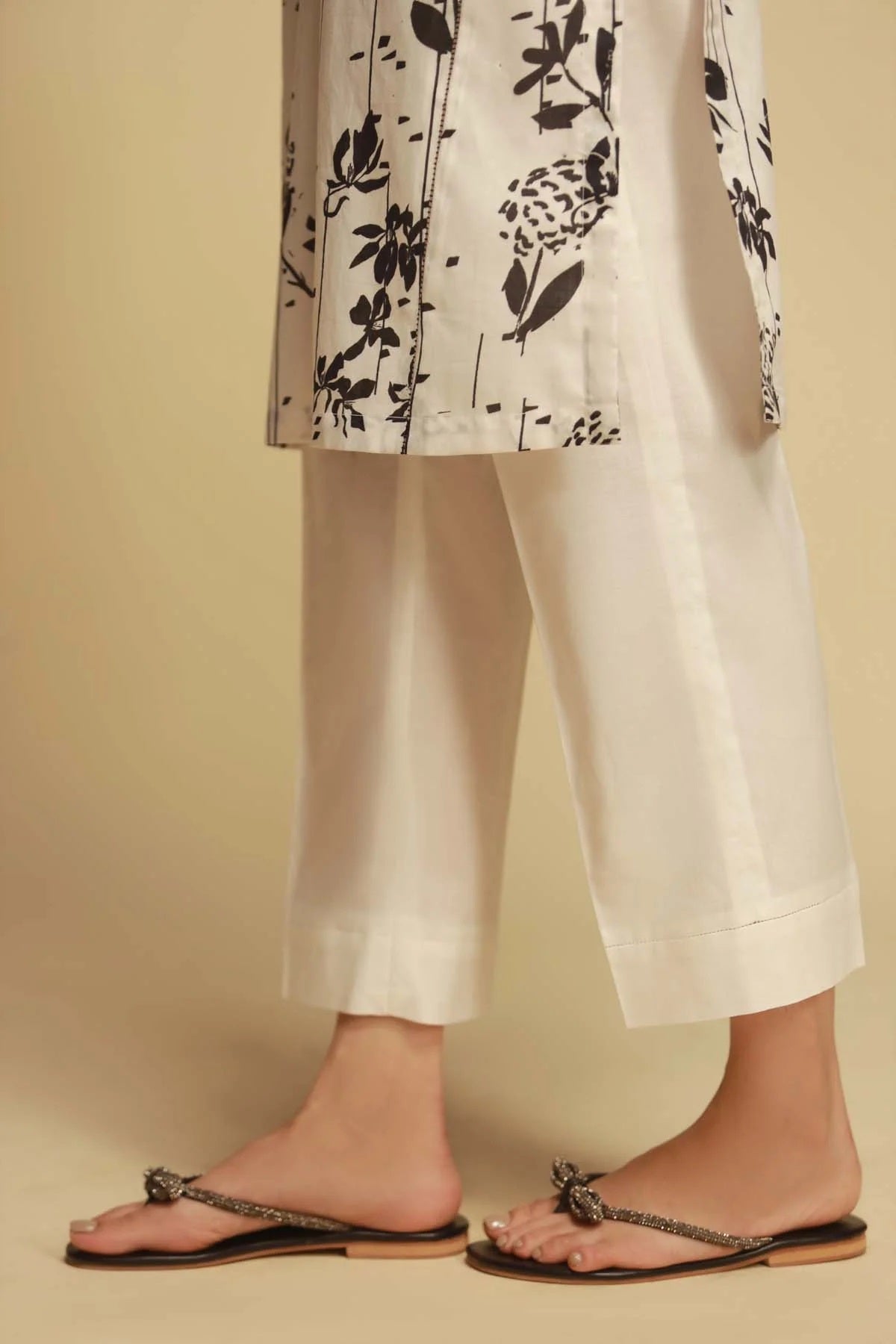Sahar Printed Lawn Suits Unstitched 3 Piece SBW-23-02 - Summer Collection