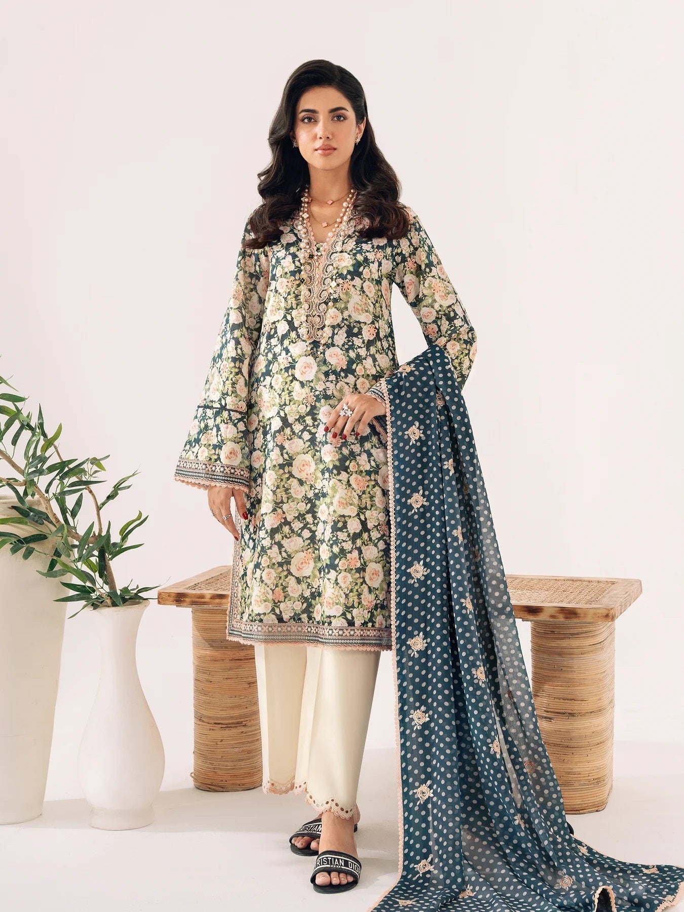 Sable Vogue Embroidered Lawn Suits Unstitched 3 Piece - SAL-04-23-V1