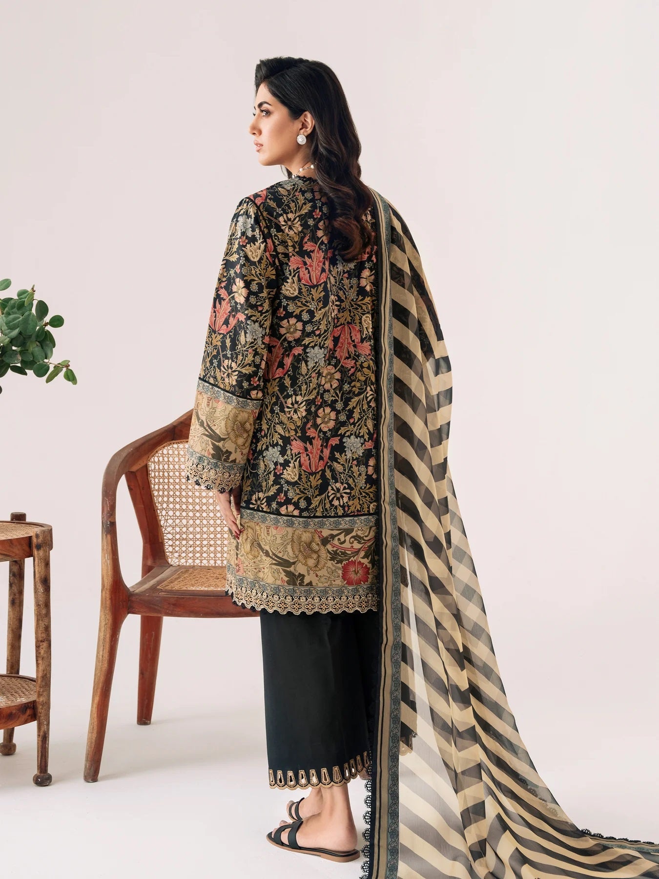 Sable Vogue Embroidered Lawn Suits Unstitched 3 Piece - SAL-07-23-V1