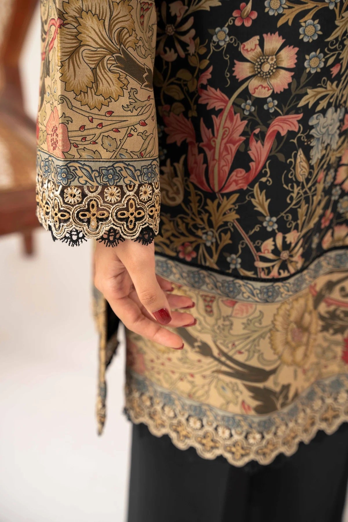 Sable Vogue Embroidered Lawn Suits Unstitched 3 Piece - SAL-07-23-V1