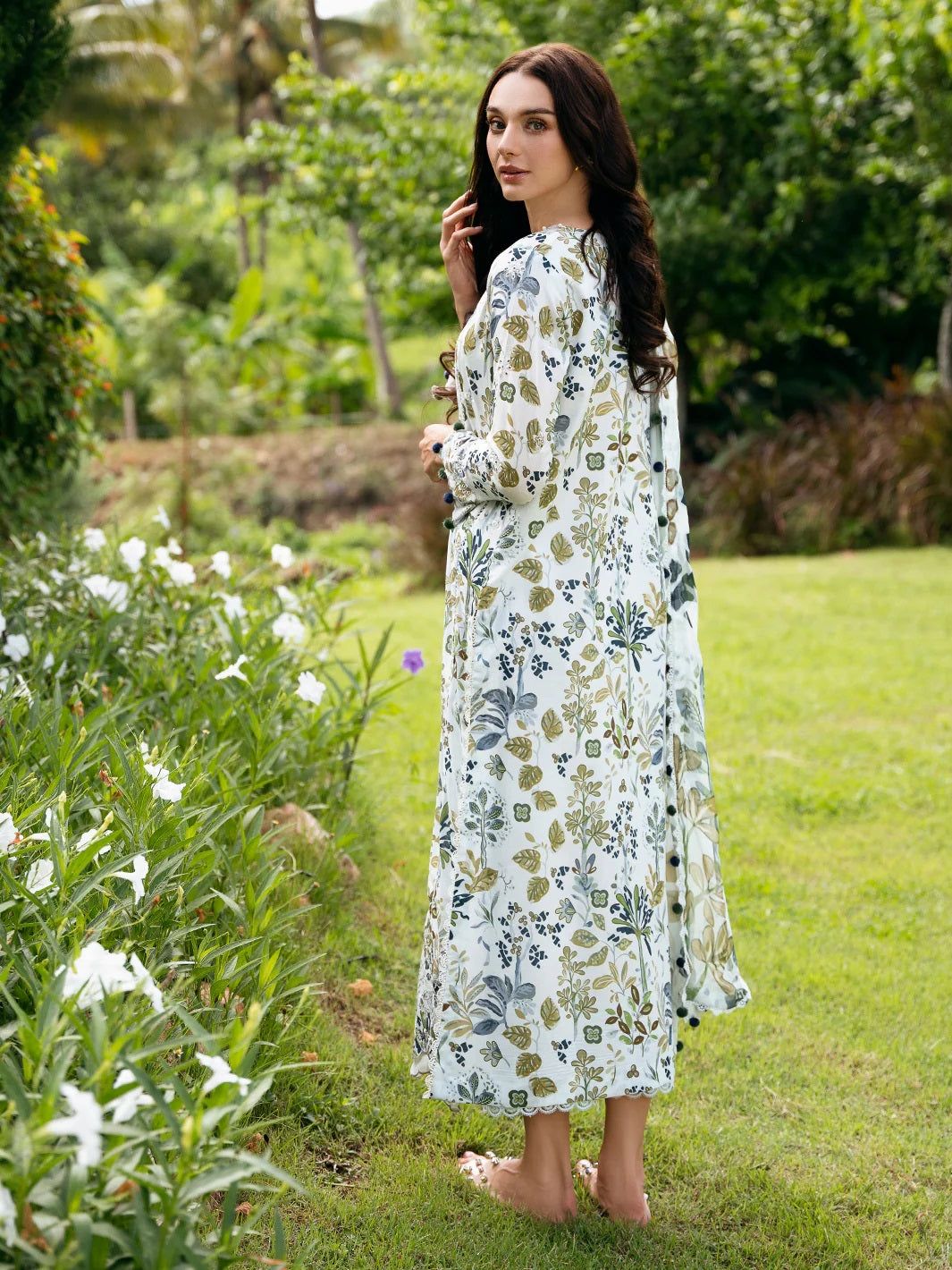 Secret Garden by Izel Embroidered Lawn 3pc Unstitched Dress - GLC-2423 Crys
