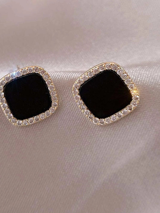 Square Design Stud Earrings - HDJ 128