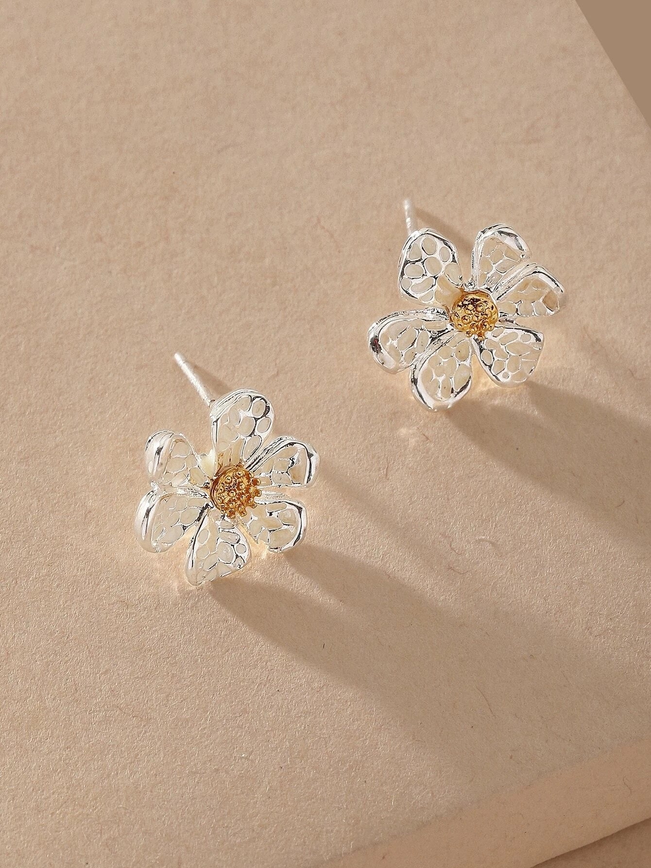 1pair Floral Fancy Stud Earrings - HDJ 149