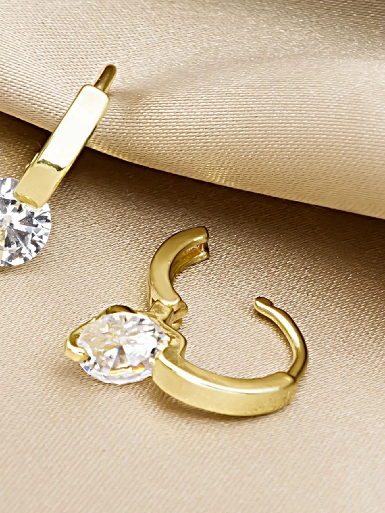 Zircon Decor Earrings - HDJ 171
