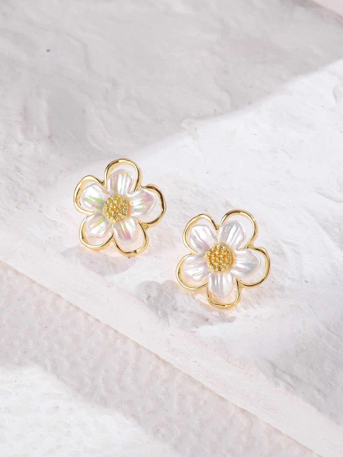 Flower Shaped Stud Earrings - HDJ 174