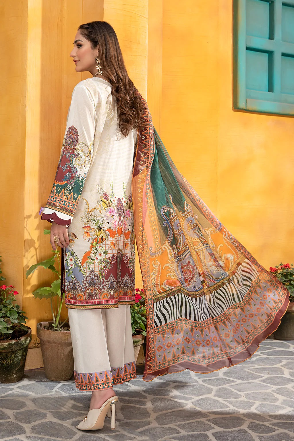Jahanara Embroidered Lawn Suits Unstitched 3 Piece J16-01 Floral White
