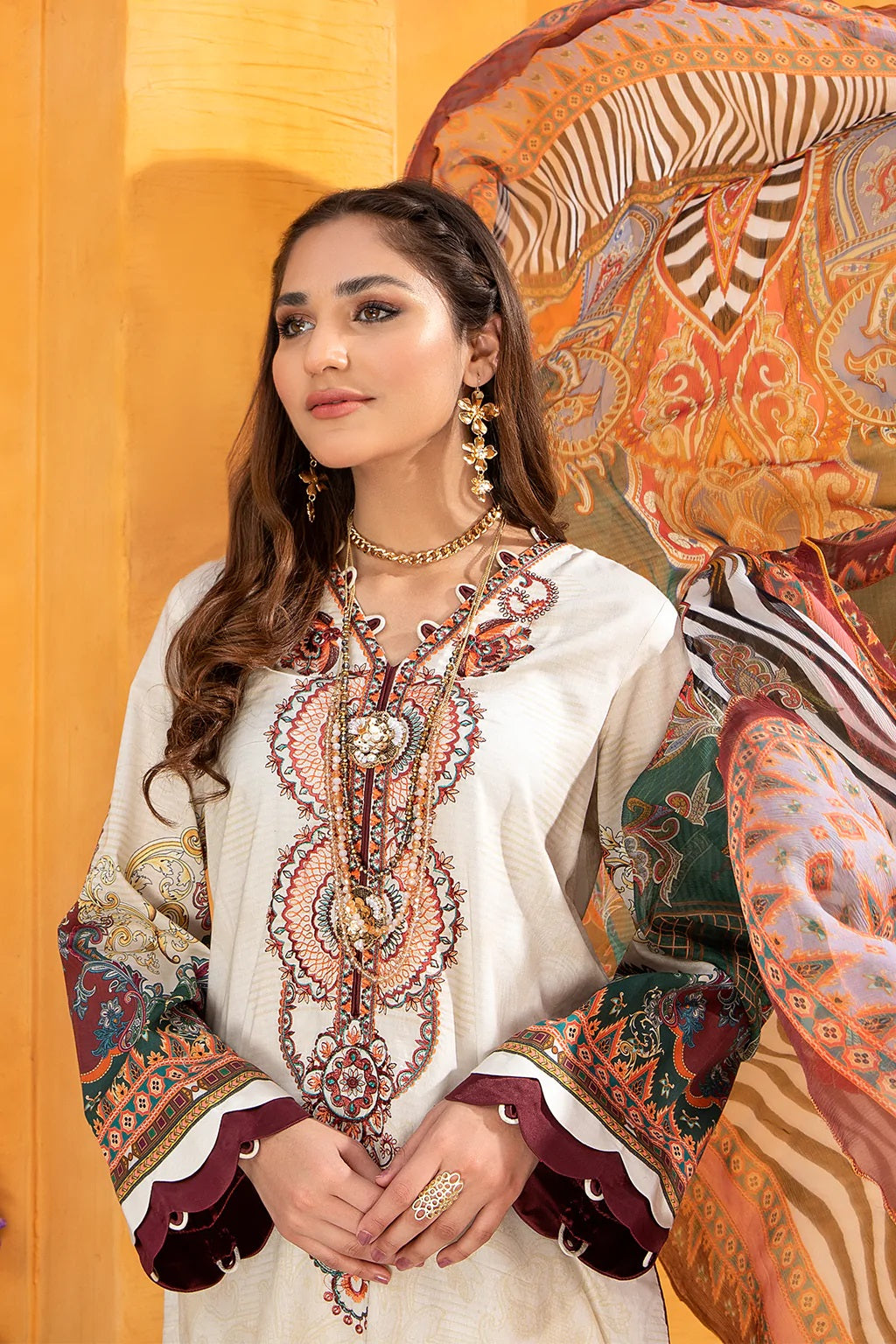 Jahanara Embroidered Lawn Suits Unstitched 3 Piece J16-01 Floral White