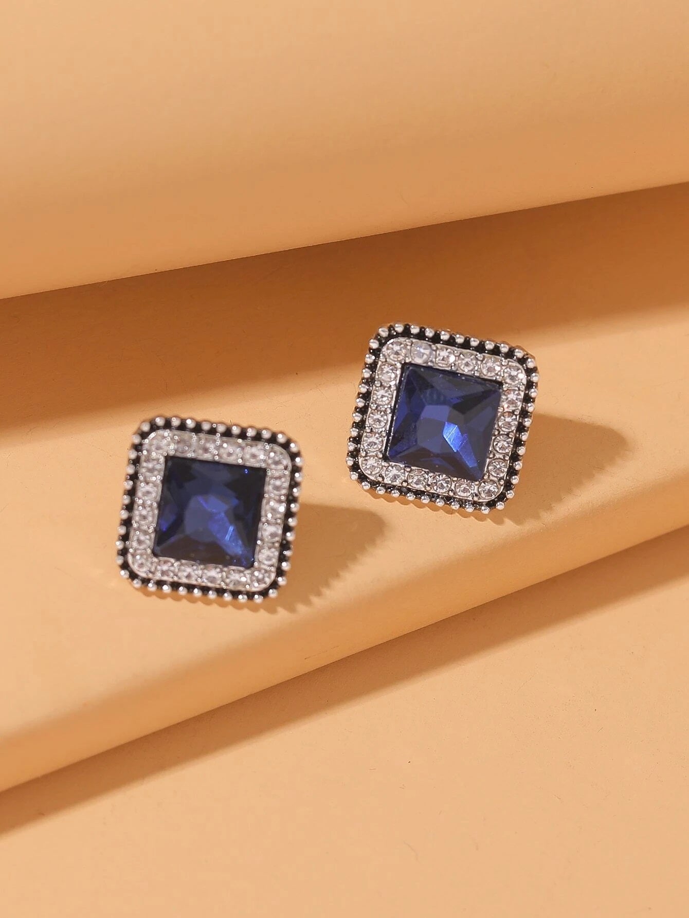 Rhinestone Decor Geometric Stud Earrings - HDJ 201