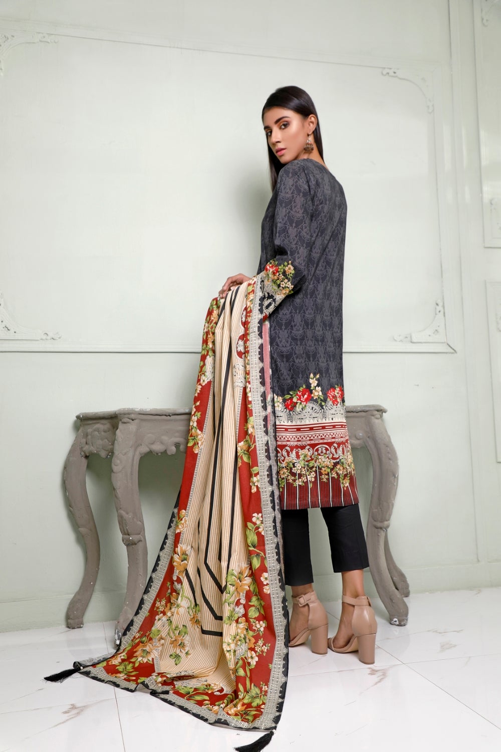 Ittehad Crystal Printed Lawn Unstitched 3 Piece Suit - LF-CL-21113B-Summer Collection