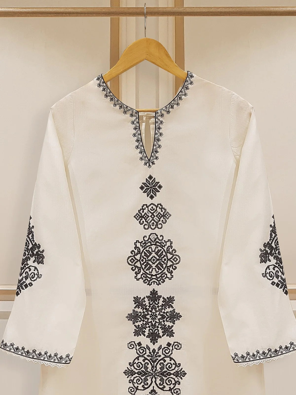 Agha Noor Pure Jacquard Embroidered Lawn Stitched Shirt HD-018601