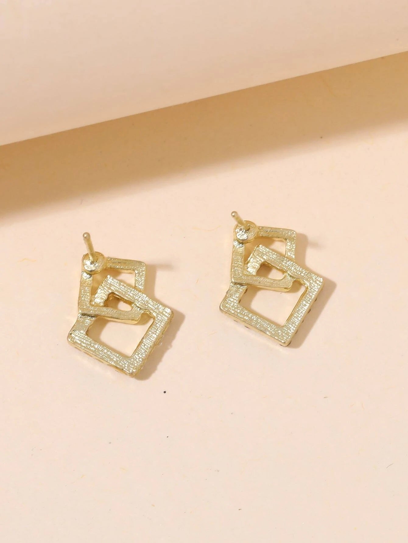 Geometric Decor Earrings - HDJ 002